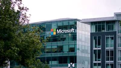 Microsoft concediază jurnaliști și îi înlocuiește cu algoritmi