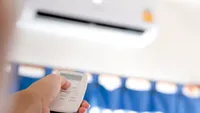 Ora la care să pornești aerul condiționat. Răcorești rapid casa și ai facturi mai mici la curent