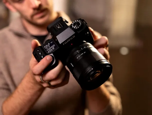 Viltrox – nou obiectiv pentru camerele Sony E și Fujifilm X