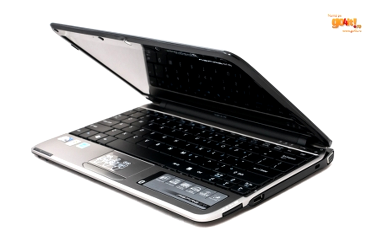 Acer Aspire One 751h cântăreşte doar 1,35 kg cu bateria inclusă
