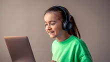 Paradoxul digital din școli: 40% dintre elevii români folosesc inteligența artificială, dar peste jumătate ratează competențele de bază
