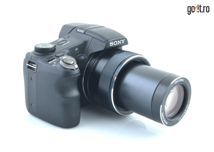 Sony Cyber-shot HX200V cu obiectivul extins