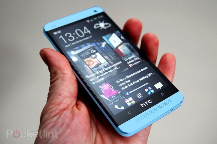 HTC One - albastru