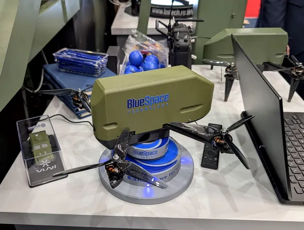 Sistem anti-dronă complet, cu radar și interceptor de 400-500 de euro, prezentat de o companie românească la BSDA 2026. Capacitate de producție de mii de unități pe lună