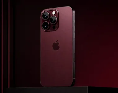 iPhone 18 Pro Max apare într-o culoare spectaculoasă. Primele imagini dezvăluie finisajul Dark Cherry