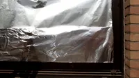 Cum poți transforma o banală folie de aluminiu în aer condiționat. Soluția pare desprinsă din altă epocă, dar funcționează