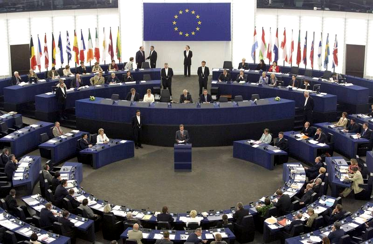 Uniunea Europeană înăspreşte pedepsele împotriva infracţionalităţii online 