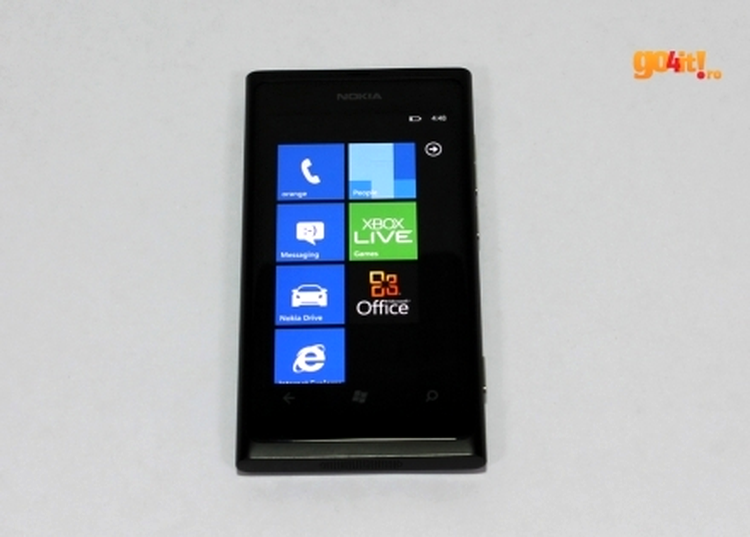Nokia Lumia 800 cu Windows Phone 7.5