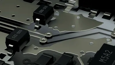 Un start-up a prezentat prima placă de circuite integrate fluide din lume care se poate reconfigura singură în mai puțin de un minut