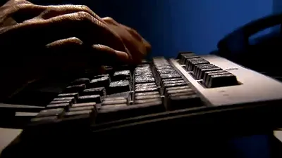 Un pedofil a fost condamnat la 10 ani de închisoare după ce a contactat 11.000 de copii online