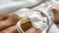 Medicii au aflat cu ce boală rară se confruntă Miruna, tânăra care a luat o bacterie de pe litoral. Fata e ținută în viață de un aparat ECMO