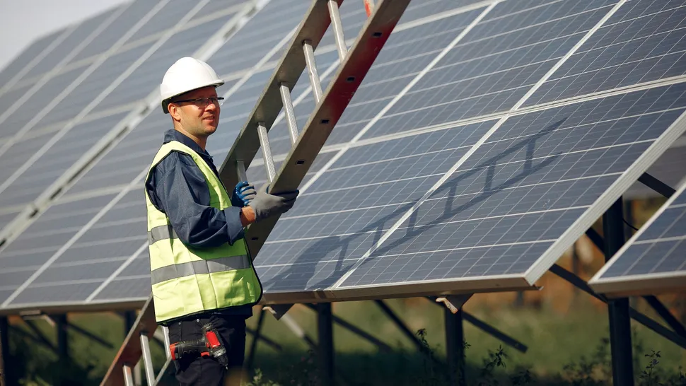 România se îndreaptă spre un nou an record în acest an în domeniul energiei solare. Stocarea energiei se extinde, de asemenea, rapid