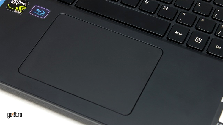 Acer Aspire V 15 Nitro: Trackpad-ul este rigid şi nu oferă precizie