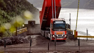 Volvo a dat undă verde folosirii de camioane fără şofer în aplicaţii comerciale