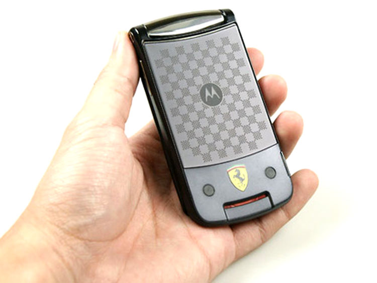 Motorola RAZR2 V9 Ferrari