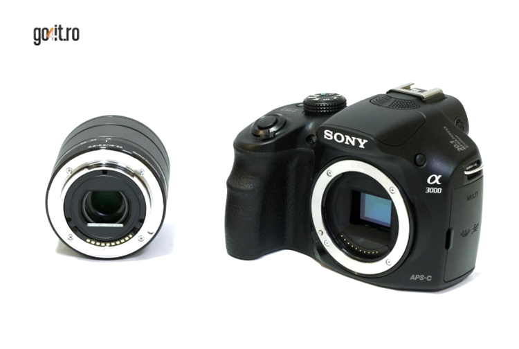Sony Alpha A3000 cu obiectivul detaşat