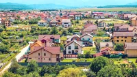 Interzis pentru românii care au casă la curte. Aveți nevoie de autorizație! Se demolează totul