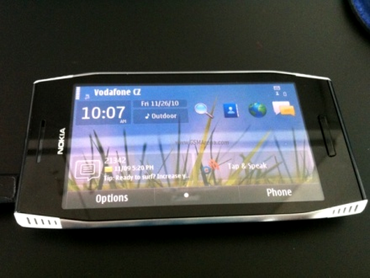 Nokia X7-00 cu patru difuzoare