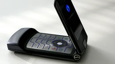 Nostalgic după acele vremuri? Cu cât poți cumpăra de pe OLX iPhone 3GS, Motorola RAZR V3 sau Galaxy S1