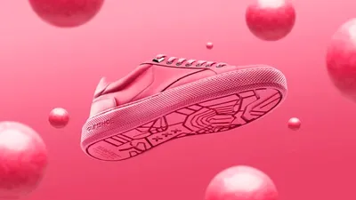 Aceşti pantofi sport sunt realizaţi din gumă de mestecat. Iată câte perechi pot fi făcute cu 1 kg de material reciclat