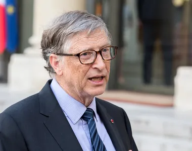Bill Gates avertizează: inteligența artificială ar putea „cauza un miliard de morți” dacă nu va fi reglementată