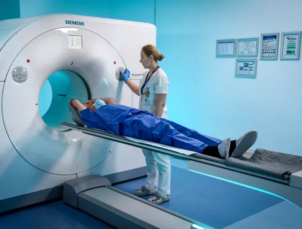 Progres major în diagnosticul avansat al cancerului de prostată SANADOR introduce examenul PET-CT PSMA, în premieră pentru România (P)