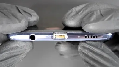 Cel care a realizat primul iPhone cu USB-C dezvăluie acum primul Android cu mufă Lightning. VIDEO