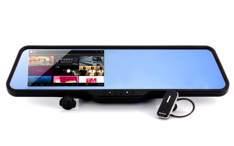 Ecran de 5”, Android 4.0, headset Bluetooth şi cameră video