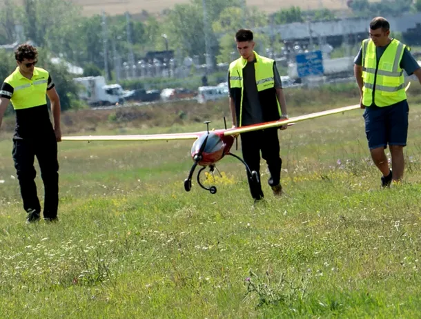 Un startup românesc construiește drone cu aripă fixă de anduranță, rezistente la bruiaj și capabile să zboare fără semnal GPS