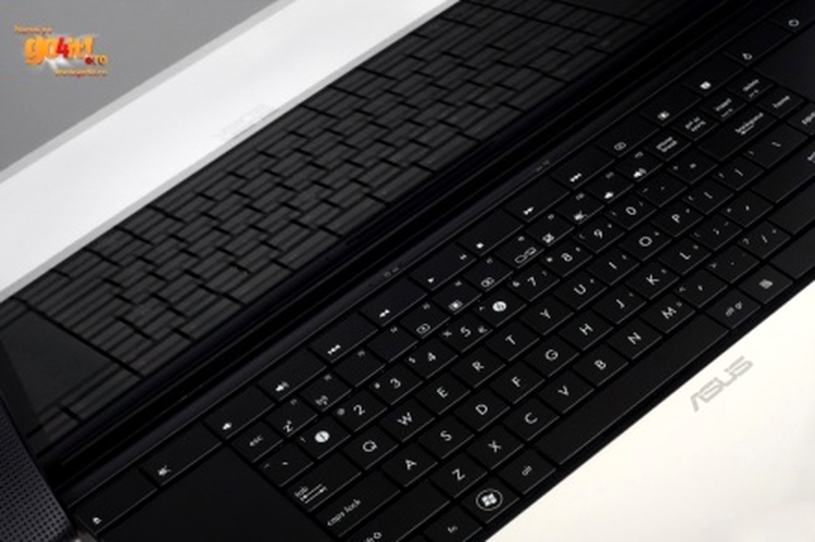 Asus NX90 - o tastatură excelentă