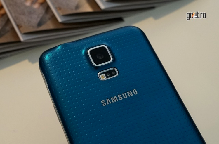 Samsung Galaxy S5 - cameră foto de 16 MP şi senzor pentru puls