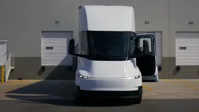 Tesla aduce camionul electric Semi în Europa. Specificațiile vor fi anunțate în septembrie