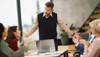 Nu este aroganță! Psihologii susțin că persoanele cărora nu le pasă de ce crede lumea despre ele au, în realitate, o trăsătură extrem de puternică
