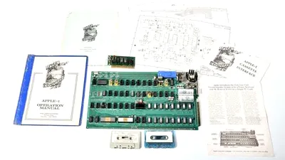 Un prototip al computerului Apple 1 a fost vândut cu 815.000 dolari la licitaţie