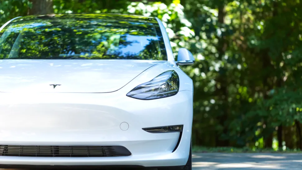 Elon Musk a dat startul campaniei de precomandă pentru vehicule Tesla Model 3 fabricate în China