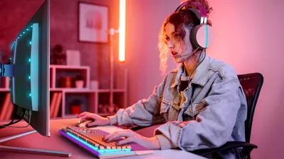 Philips Evnia 32M2N8900P, monitor de gaming competitiv 4K QD-OLED la 240 Hz