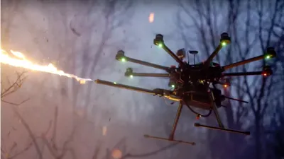 Un producător american vinde aruncătoare de flăcări care pot fi ataşate pe drone obişnuite pentru uz civil