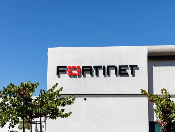 Alertă cibernetică majoră: Breșă critică de securitate în serverele de e-mail Fortinet, exploatată activ de hackeri