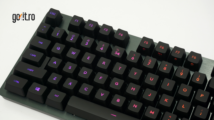 Logitech G513