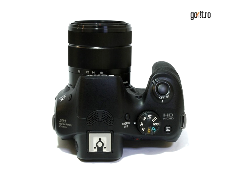 Sony Alpha A3000 - puţine butoane pe latura superioară