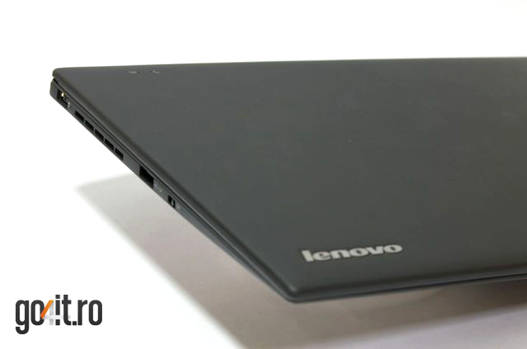 Conector USB 2.0, comutatorul wireless şi fanta de evacuare a aaerului