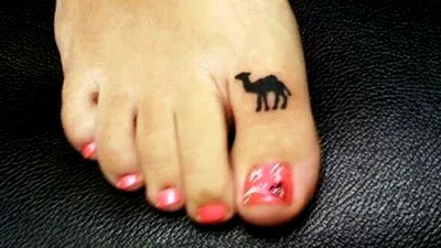 Un nou trend online: tatuajul „camel toe”