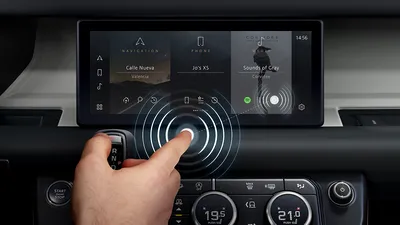 Jaguar Land Rover prezintă ecranul touch anti-COVID, care funcționează fără să-l atingi