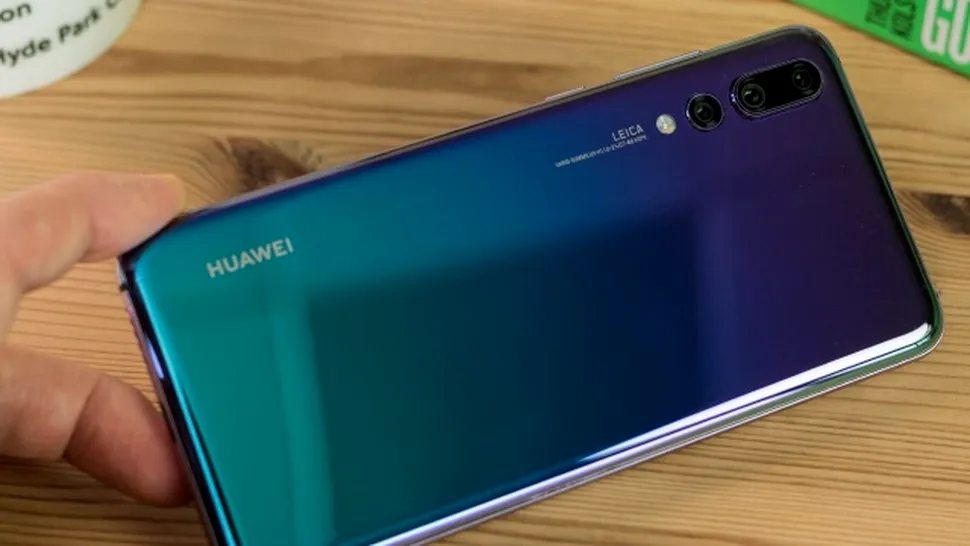 Huawei ar putea lansa un smartphone pliabil înaintea rivalului Samsung