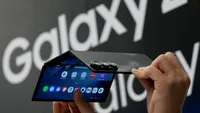 VIDEO Cum se descurcă noul pliabil Samsung în testele de durabilitate / Galaxy Z TriFold este cel mai subțire telefon pliabil produs de sud-coreeni
