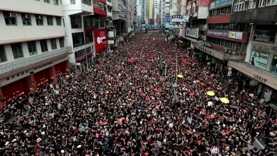 Facebook şi Twitter blochează propaganda Chinei împotriva protestelor din Hong Kong