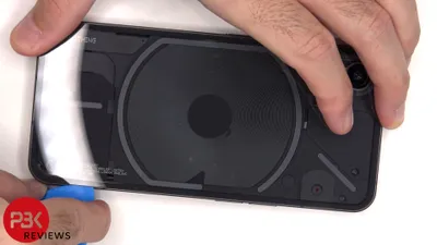 Nothing Phone (1) nu este foarte ușor de dezasamblat și reparat. VIDEO