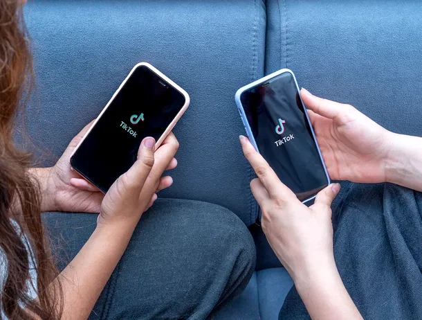 Comisia Europeană spune că TikTok creează dependență și este dăunătoare pentru bunăstarea utilizatorilor: „Aplicația alimentează dorința de a continua derularea”