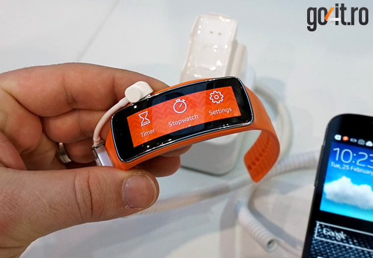 Samsung Gear Fit - mai îngustă decât ceasurile Gear 2