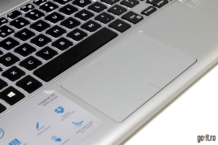 Dell Inspiron 13: un touchpad spaţios cu mici probleme